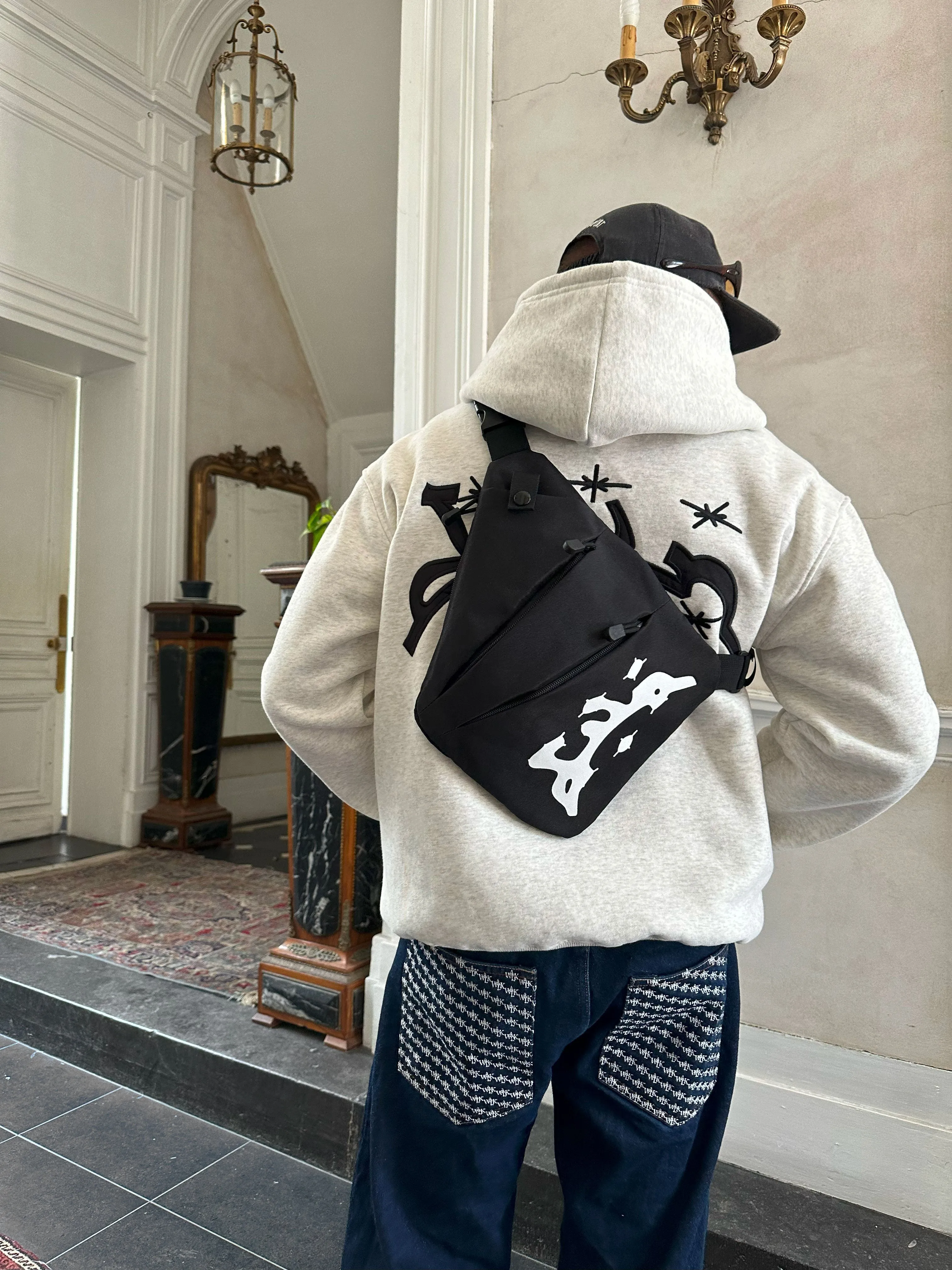 BLACK SHOULDER BAG