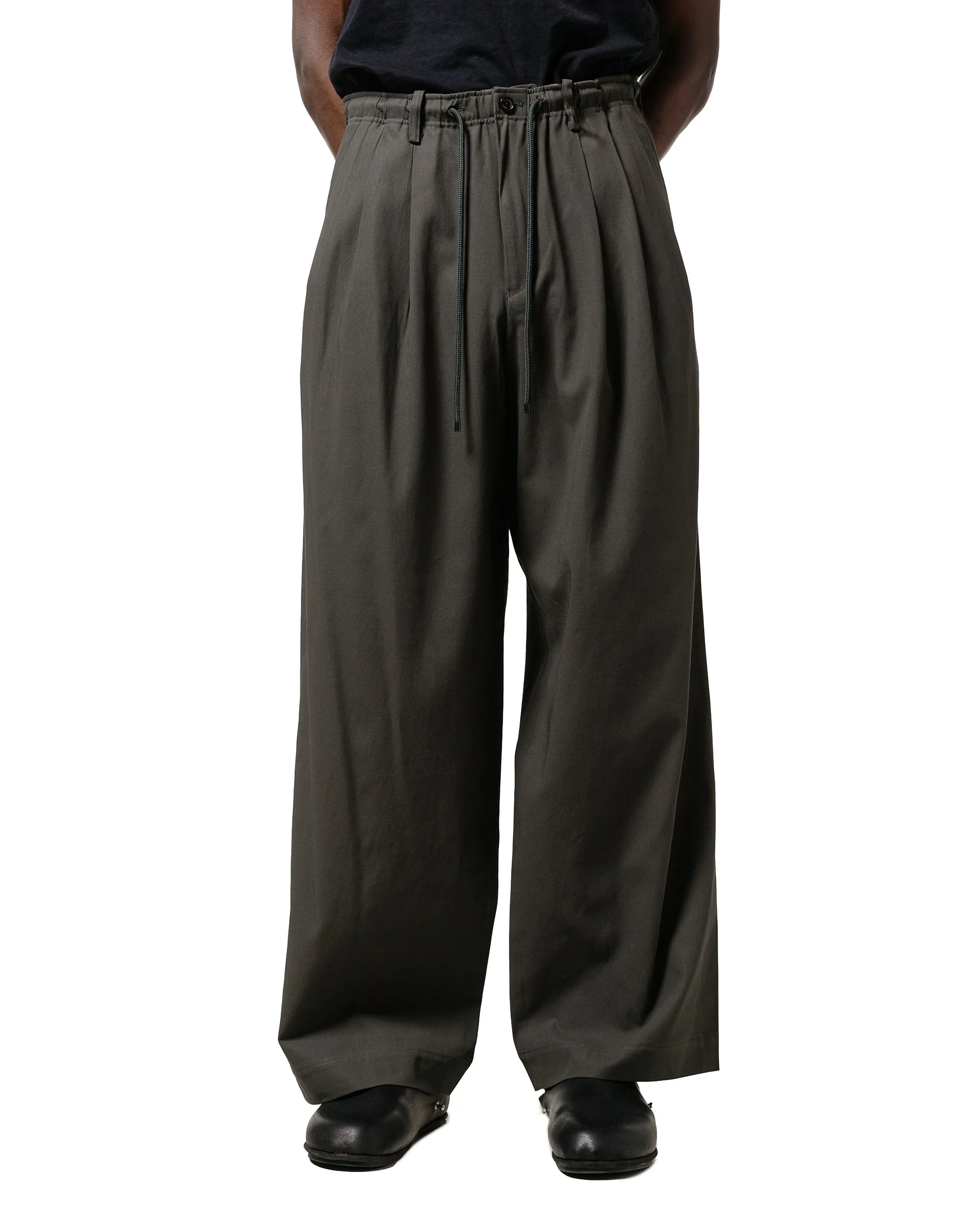 MARKAWARE Triple Pleated Easy Trousers Organic Giza Voile Yarn Twill Dark Olive