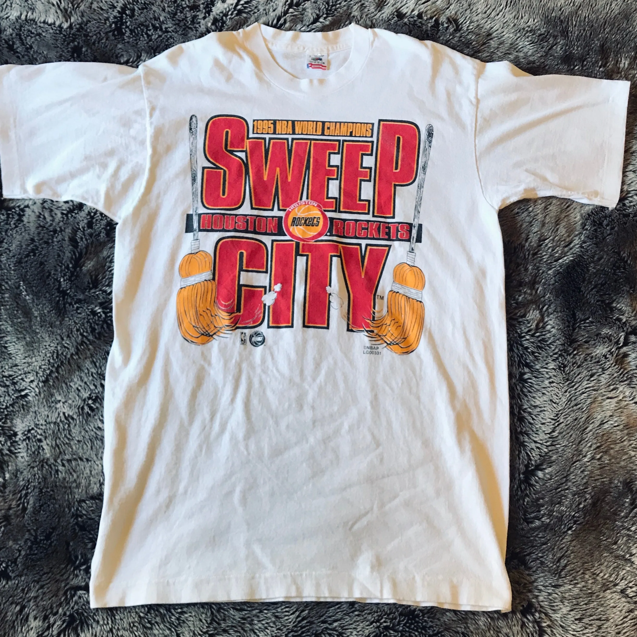 Rockets 1995 World Champions Sweep City Tee (White)
