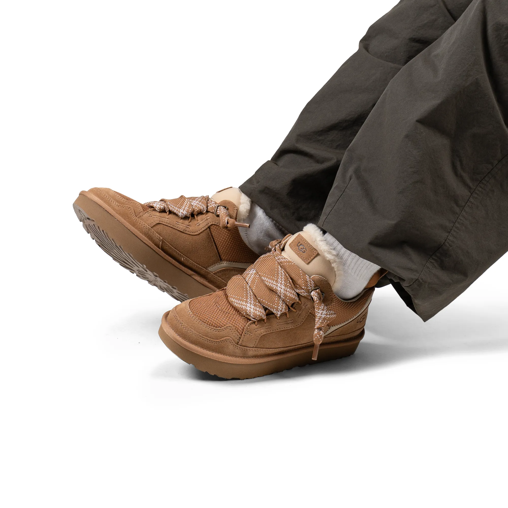 UGG Lowmel Chestnut