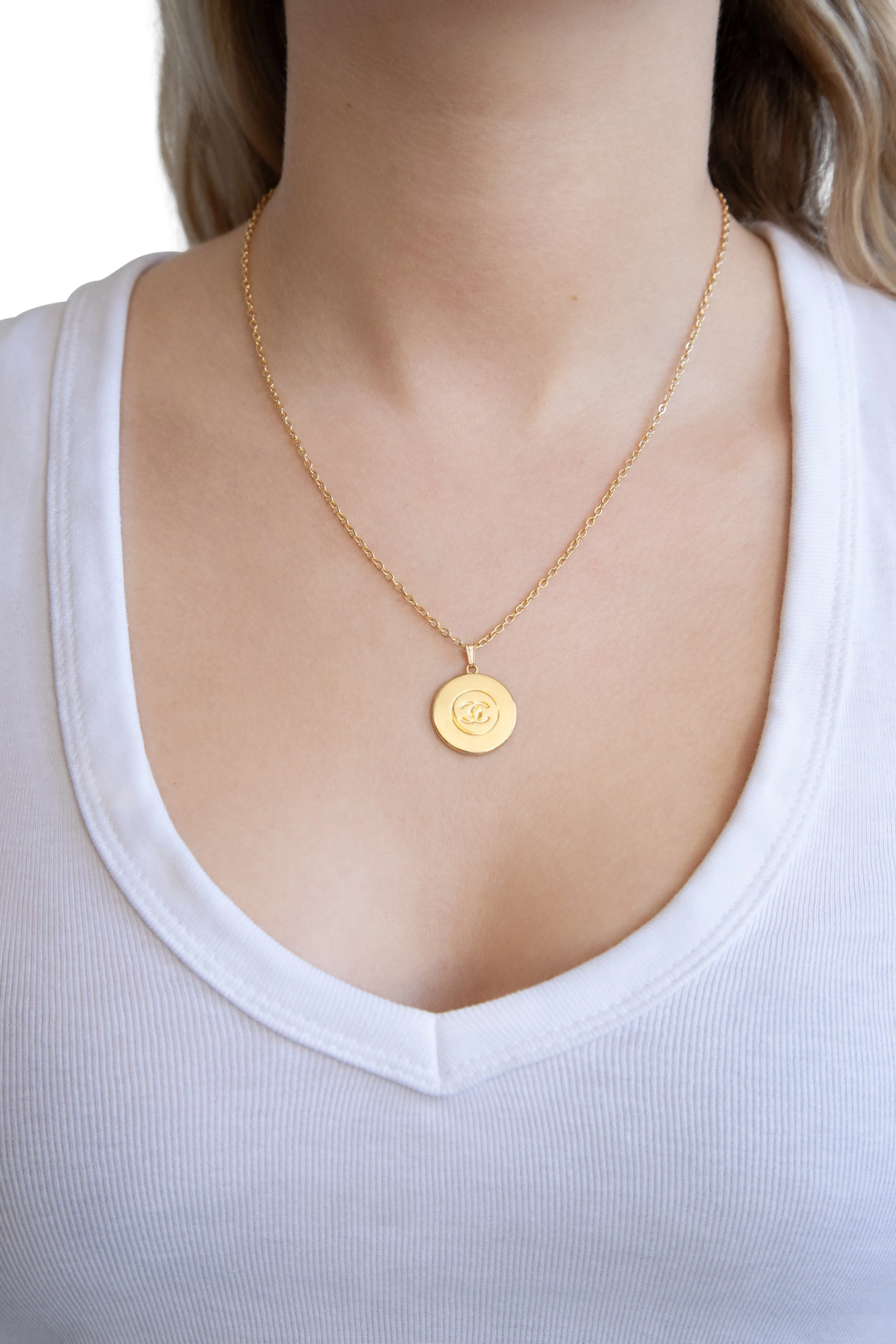 VT Rework: Chanel Gold Plated Circular Pendant Chain Necklace